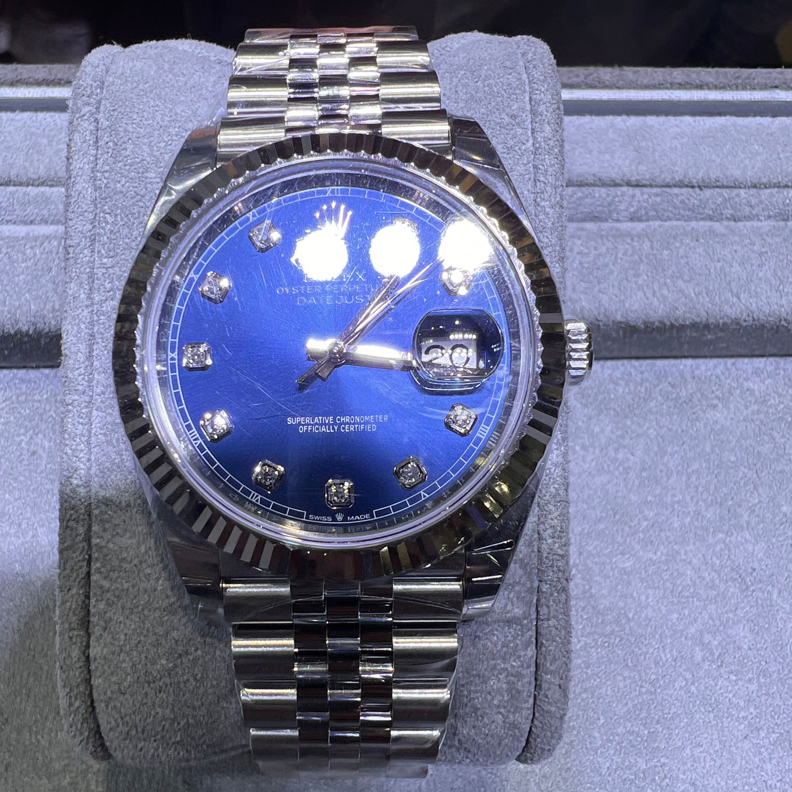Oysterperpetual Datejust Rolex 41mm with Factory Diamonds Brand new: Oysterperpetual Datejust Rolex 41mm with Factory Diamonds Brand new Comes with Box and Papers #PAPPS73921v7