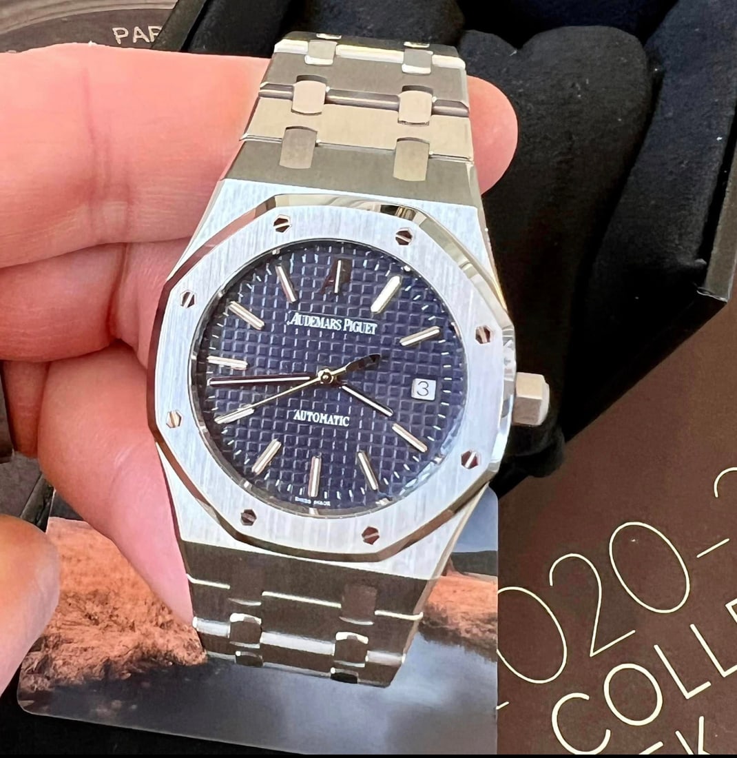 Audemars Piguet Ref 15300 Comes with Box & Papers: Audemars Piguet Ref 15300 Comes with Box & Papers #PAPPS18883v8
