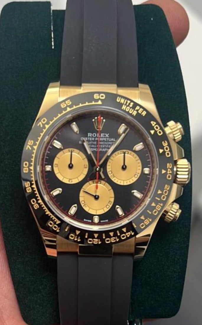 Rolex Yellow Gold Daytona 40mm on oysterflex comes with box and papers: Rolex Yellow Gold Daytona 40mm comes with box and papers #PAPPS95548v7