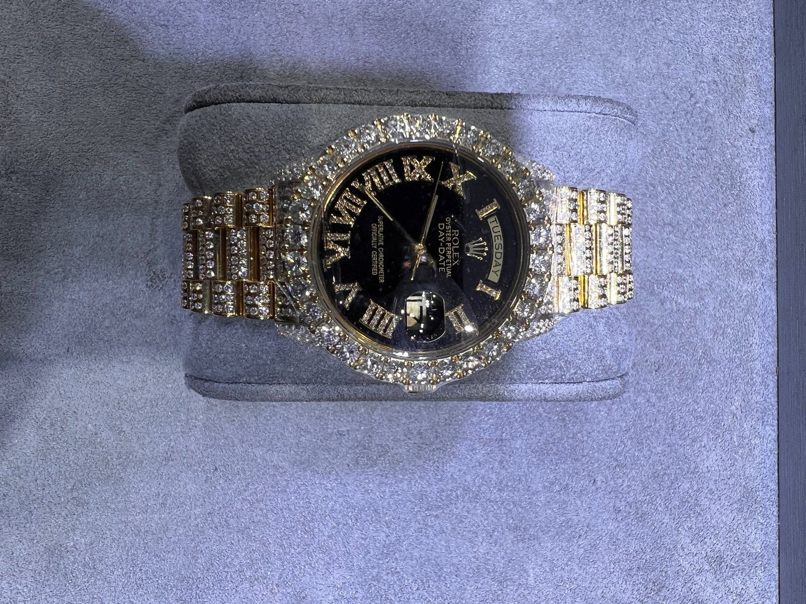 Used Custom Rolex 36mm DayDate w/ 23.50 cttw Diamond (G-H, SI1-SI2) comes w: Used Custom Rolex 36mm DayDate w/ 23.50 cttw Diamond (G-H, SI1-SI2) comes with box and appraisal #PAPPS97693v7