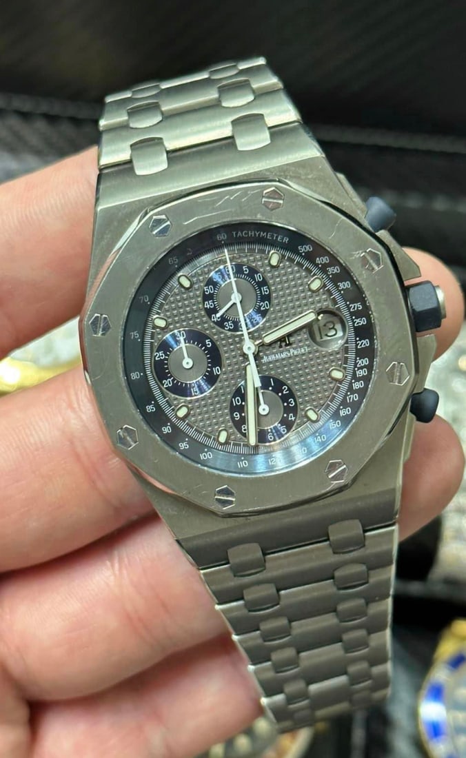 Audemars Piguet RoyalOak Offshore Chrono 2572TI Comes with Box & Papers (1 of 1)