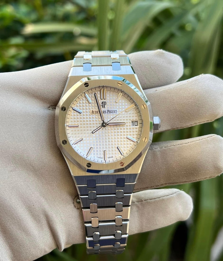 Audemars Piguet Royal Oak 15500st 41mm comes with box and paper: Audemars Piguet Royal Oak 15500st 41mm comes with box and paper #PAPPS95544v7