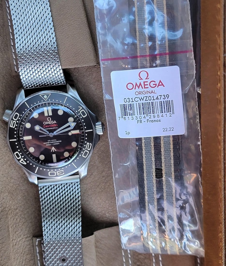 Omega Seamaster James Bond Comes with Box & Papers: Omega Seamaster James Bond Comes with Box & Papers #PAPPS19770v8