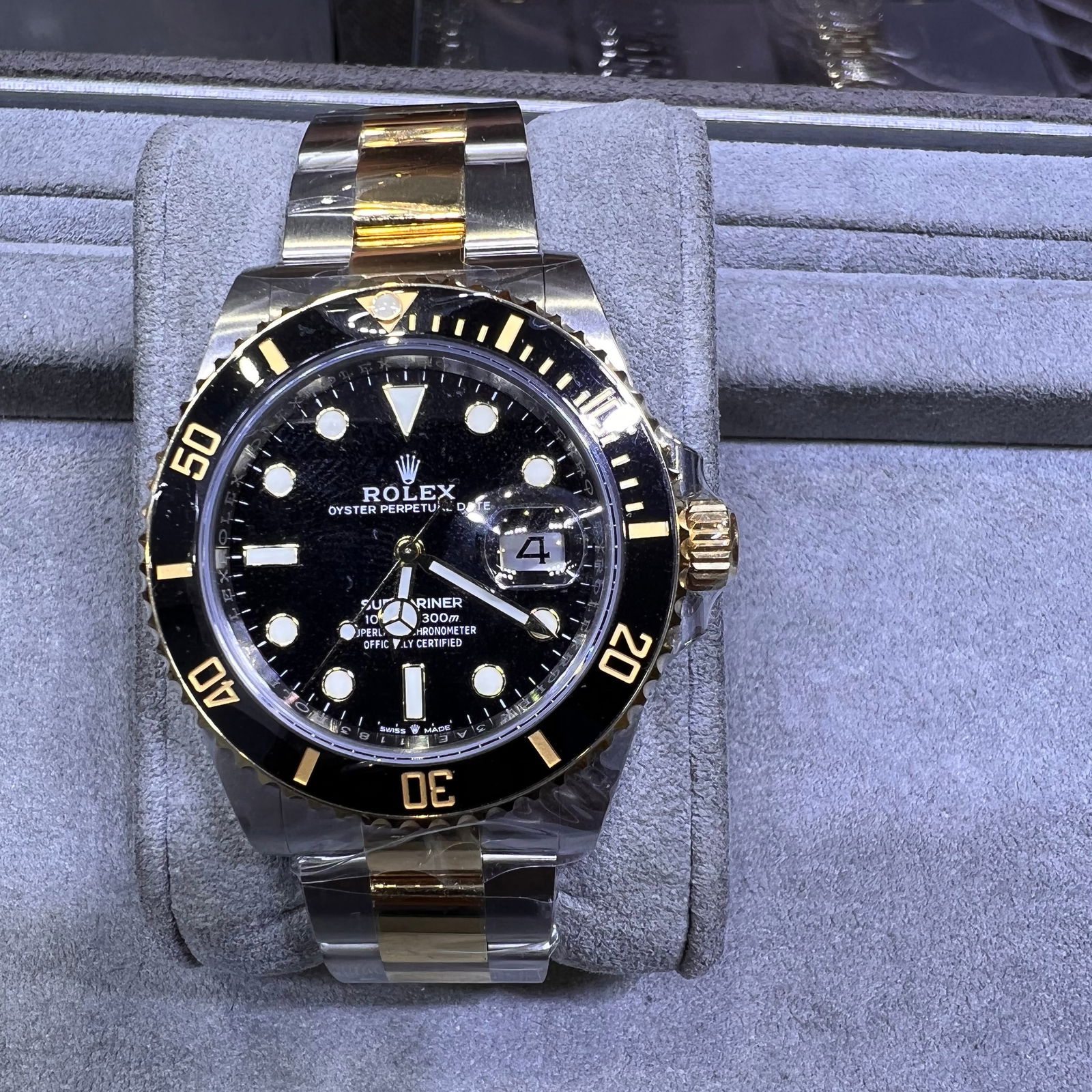 ROLEX SUBMARINER OYSTERSTEEL AND YELLOW GOLD 41MM: Comes with Box and Papers. Rolex Submariner 41mm. #PAPPS73918v7