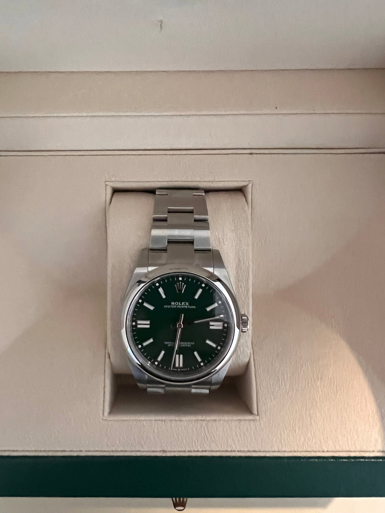BRAND NEW 2022 41MM OYSTERPERPETUAL ROLEX PASTEL COLOR GREEN COMES WITH BOX: BRAND NEW 2022 41MM OYSTERPERPETUAL ROLEX PASTEL COLOR GREEN COMES WITH BOX AND PAPERS #PAPPS94891v7