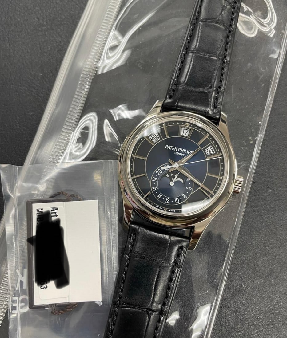 Patek Philippe 5205g Comes with Box & Papers: Patek Philippe 5205g Comes with Box & Papers #PAPPS19795v8