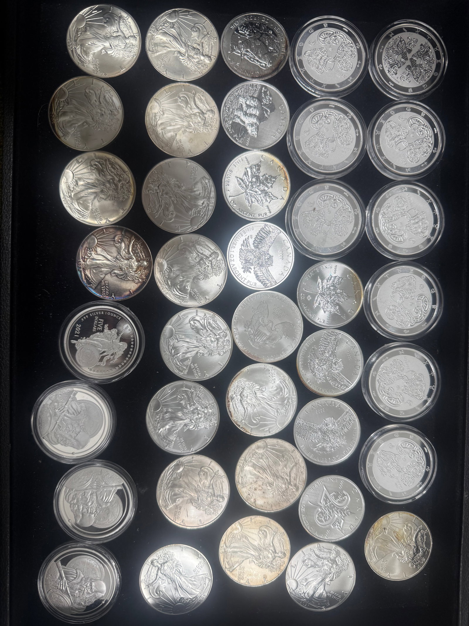 Mixed Lot of Varying Pure 1 Ounce Silver Round Coins .999 39 pieces: Mixed Lot of Varying Pure 1 ounce Silver Round Coins .999 Including Tokelau, Canadian Maples, American Eagles, Niue 39 pieces #PAPPS98334v15