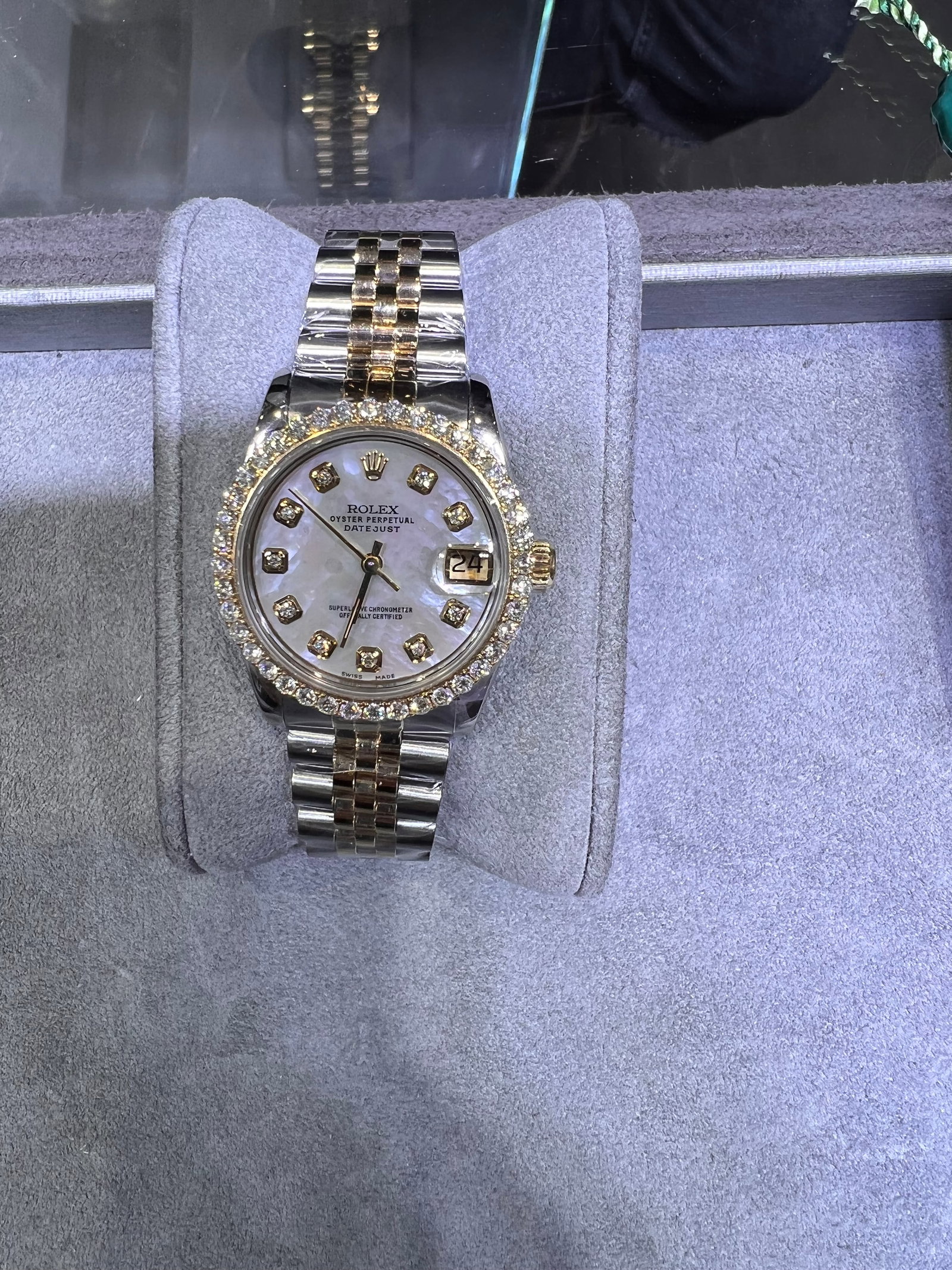 Custom 31mm Rolex w/Diamond Bezel Mother of Pearl Dial comes with box and a: Custom 30mm Rolex w/Diamond Bezel Mother of Pearl Dial comes with box and appraisal #PAPPS97694v7