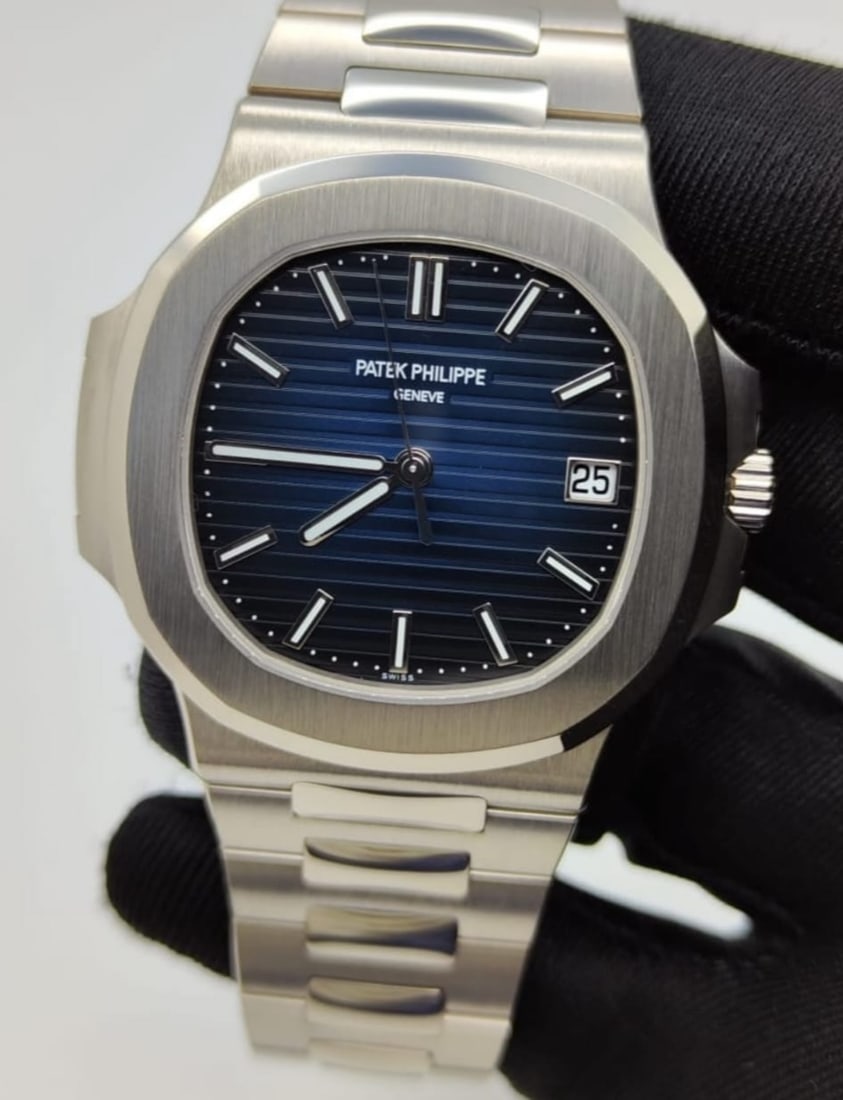 Patek Philippe Nautilus 5711/1a Blue Dial Comes with Box & Papers: Patek Philippe Nautilus 5711/1a Blue Dial Comes with Box & Papers #PAPPS23500v15