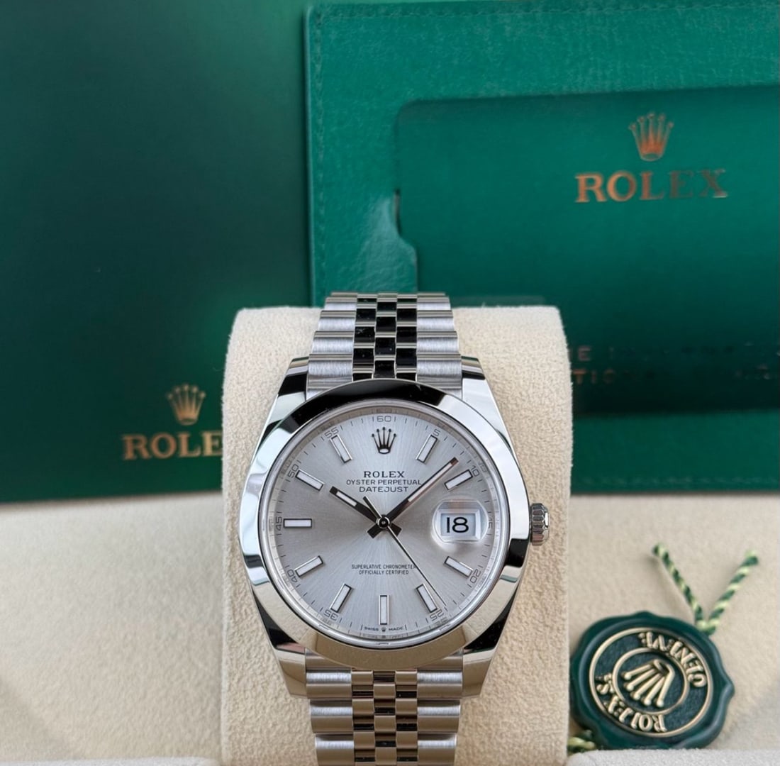 41mm Silver Dial Jubilee Oysterperpetual Datejust Rolex Comes with Box & Pa: 41mm Silver Dial Jubilee Oysterperpetual Datejust Rolex Comes with Box & Papers #PAPPS23511v15