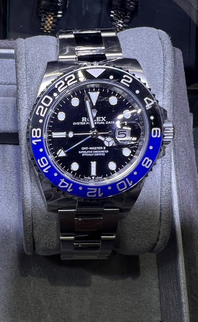 BRAND NEW GMT MASTER II BATMAN ROLEX COMES WITH BOX AND PAPER 40MM: BRAND NEW GMT MASTER II BATMAN ROLEX COMES WITH BOX AND PAPER 40MM #PAPPS90457v7