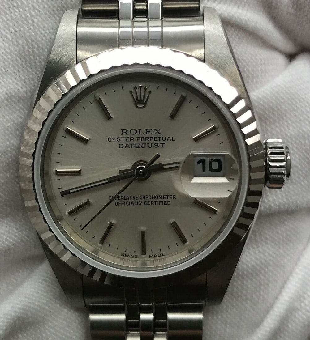 Used Ladies 26mm Oysteperpetual Rolex Comes with Box & Papers: Used Ladies 26mm Oysteperpetual Rolex Comes with Box & Papers #PAPPS18872v8