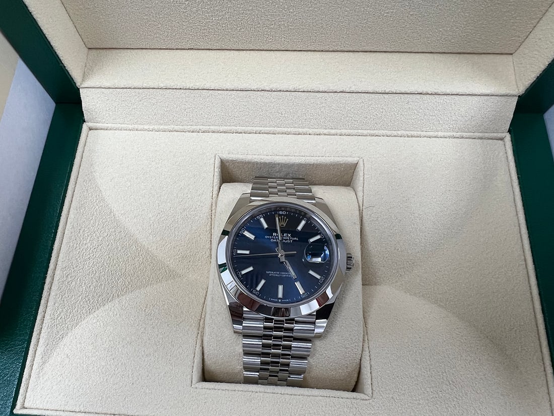 OYSTERPERPETUAL DATEJUST ROLEX 41MM STEEL BLUE JUBILEE BAND: Type: OysterPerpetual, Make: Rolex Case Color: Stainless Steel, Year: 2022, Dial: Blue, Size: 41mm, Comes with box and Papers. #PAPPS73831v7