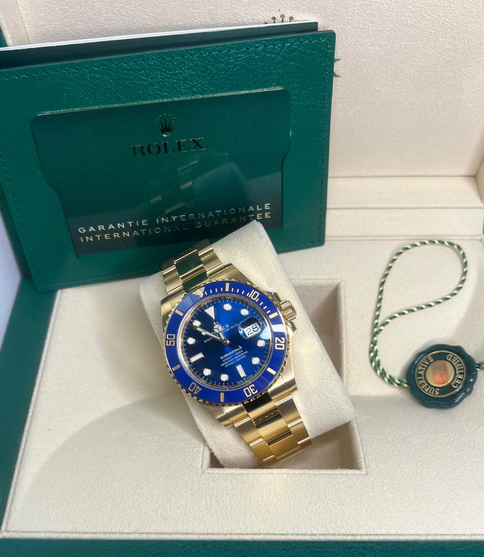 Brand New 40mm 18ct Yellow Gold Submariner Smurf comes with box and papers: Brand New 40mm 18ct Yellow Gold Submariner Smurf comes with box and papers #PAPPS95553v7