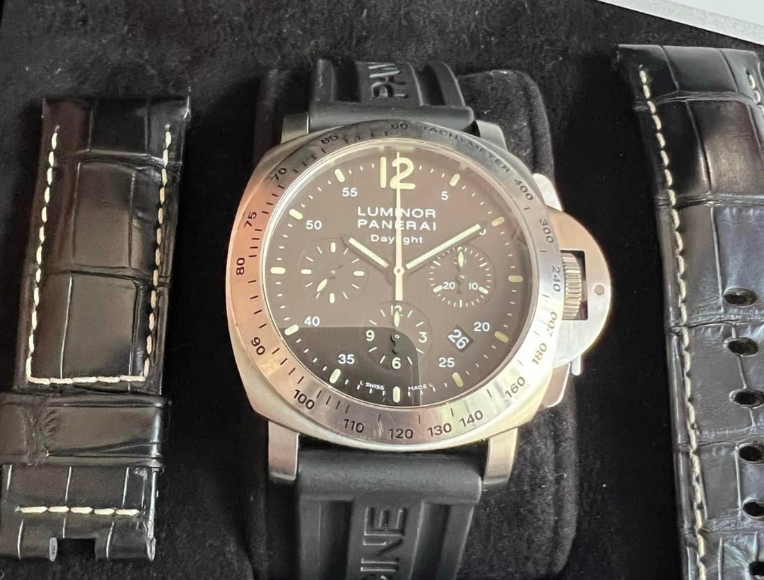 Panerai Comes with Box & Papers: Panerai Comes with Box & Papers #PAPPS18320v8
