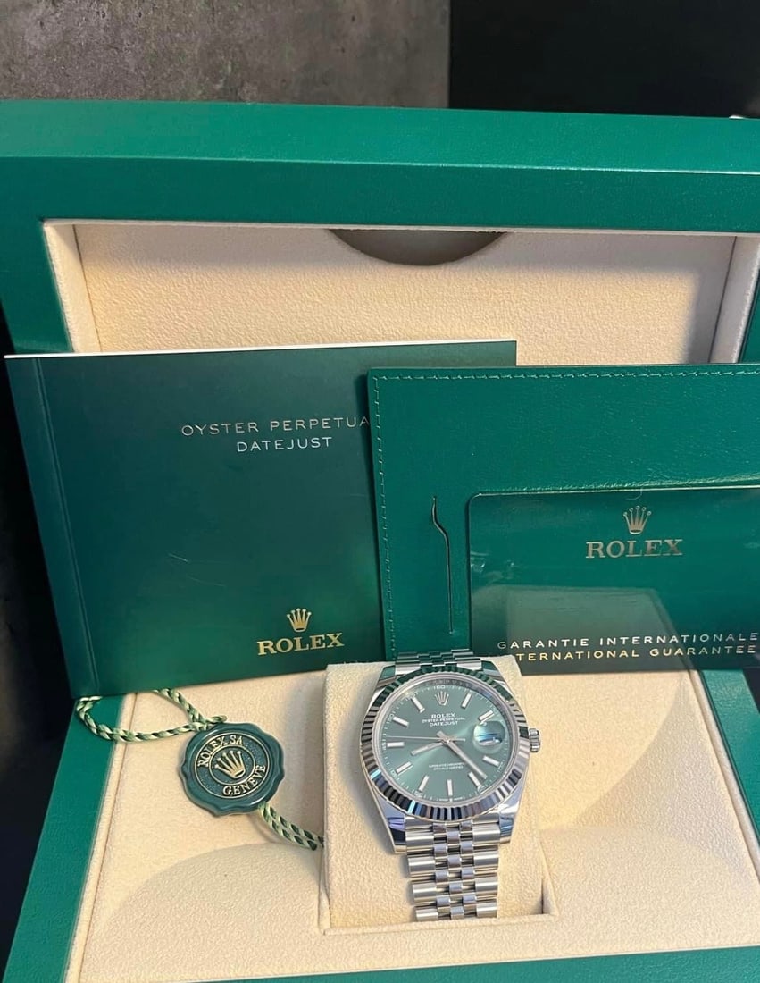 Brand New 41mm Oysterperpetual Rolex Datejust Comes with Box and Papers: Brand New 41mm Oysterperpetual Rolex Datejust Comes with Box and Papers #PAPPS95549v7