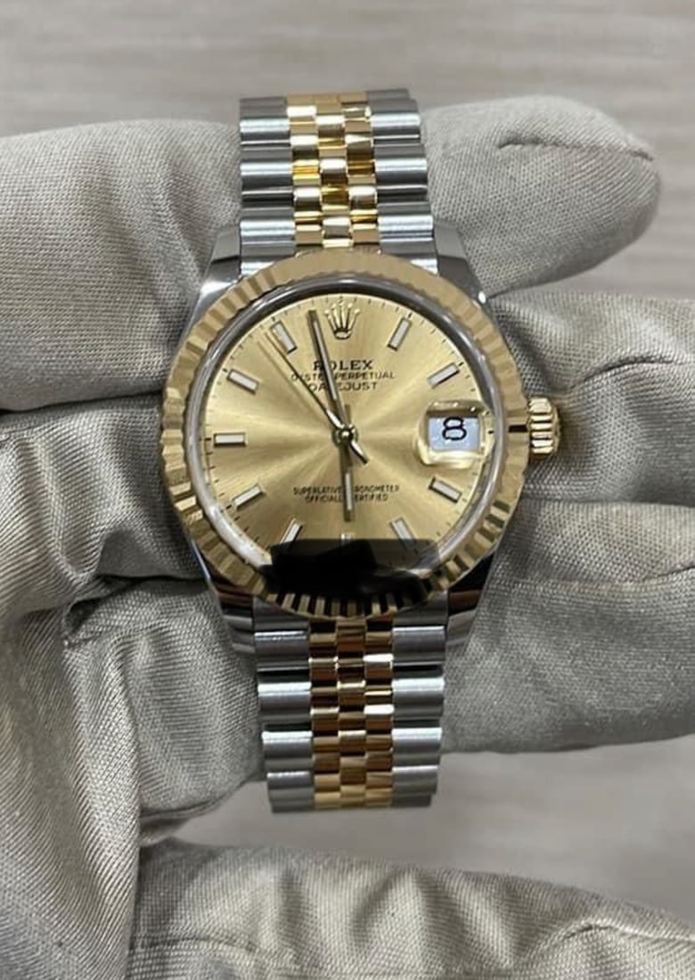 New 36mm Oysterperpetual Datejust Two-Tone Gold Rolex Ref 126233 Comes with: New 36mm Oysterperpetual Datejust Two-Tone Gold Rolex Ref 126233 Comes with Box & Papers #PAPPS15903v8