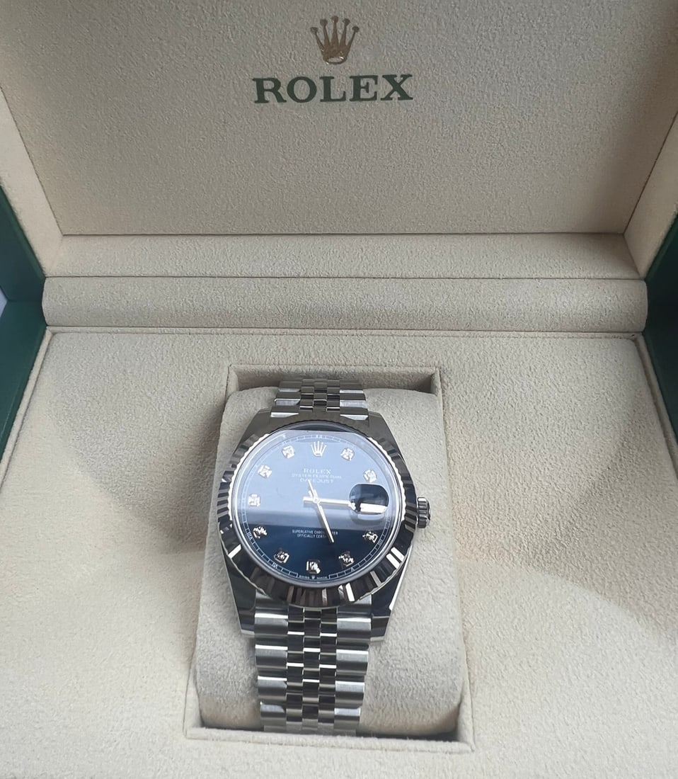 BRAND NEW 41MM ROLEX DATEJUST OYSTERPERPETUAL W/FACTORY DIAMONDS COMES WITH: BRAND NEW 41MM ROLEX DATEJUST OYSTERPERPETUAL W/FACTORY DIAMONDS COMES WITH BOX AND PAPERS #PAPPS15625v8
