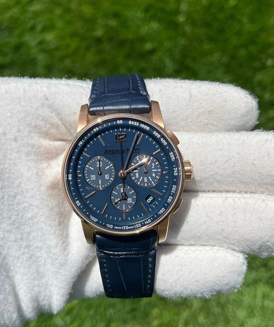 Audemars Piguet Comes with Box & Papers: Audemars Piguet Comes with Box & Papers #PAPPS18882v8