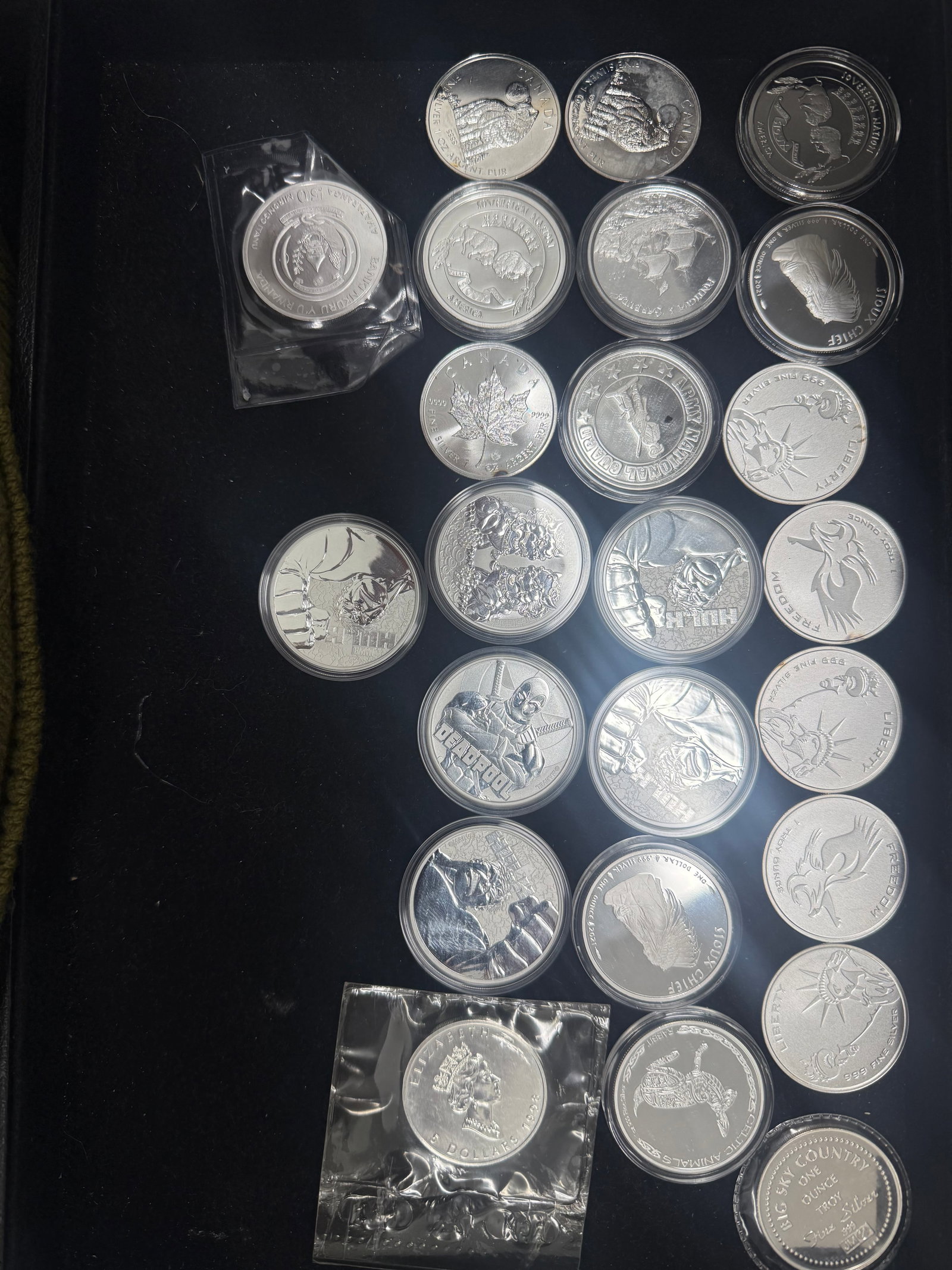 Mixed Lot of Varying Pure 1 Ounce Silver Round Coins .999 24 pieces: Mixed Lot of Varying Pure 1 Ounce Silver Round Coins .999 Including Canadian, Tuvalu, Australia, Niue, Chad 24 pieces #PAPPS98340v15