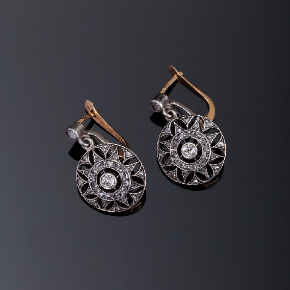 PAIR OF EARRINGS (1 of 1)