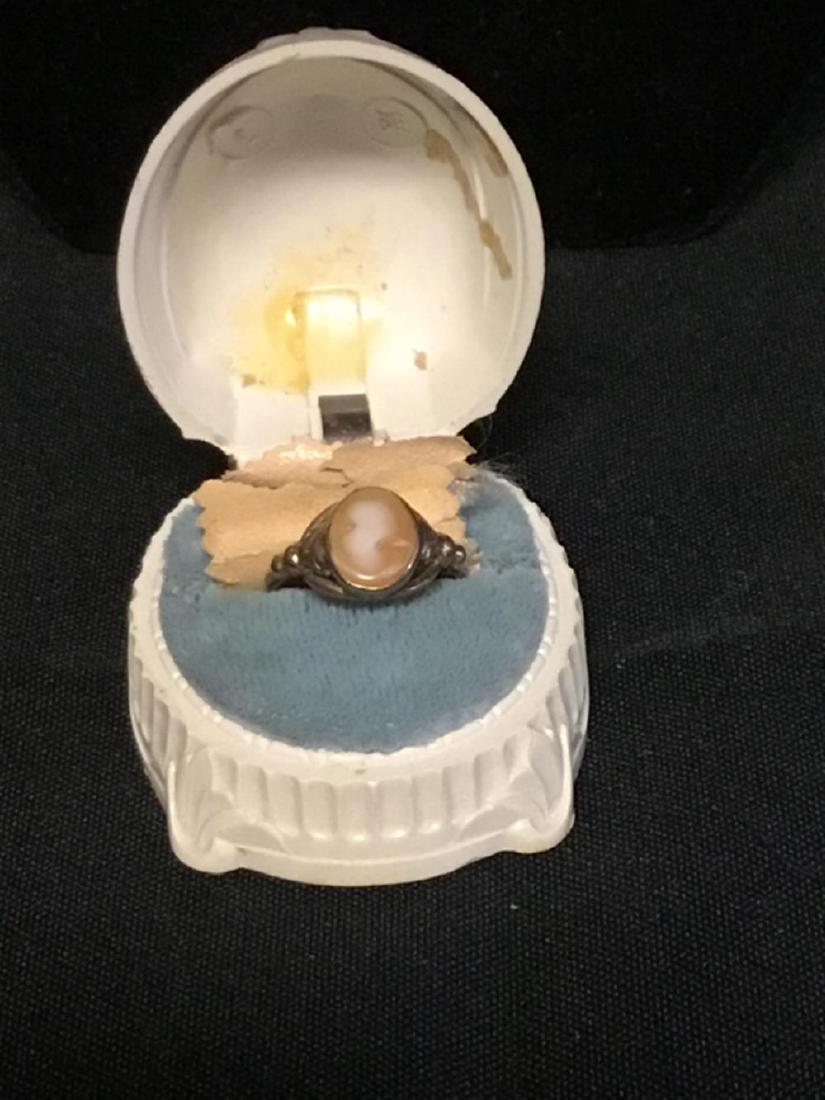 10k Yellow gold cameo ring: 10k Yellow gold cameo ring Yellow gold cameo ring 1 g total weight