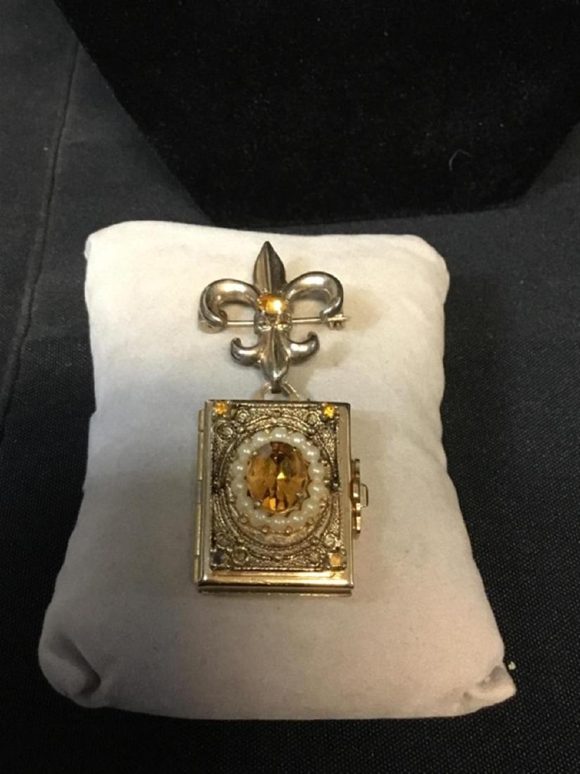 Vintage antique photo brooch: Vintage antique photo brooch Vintage antique photo brooch