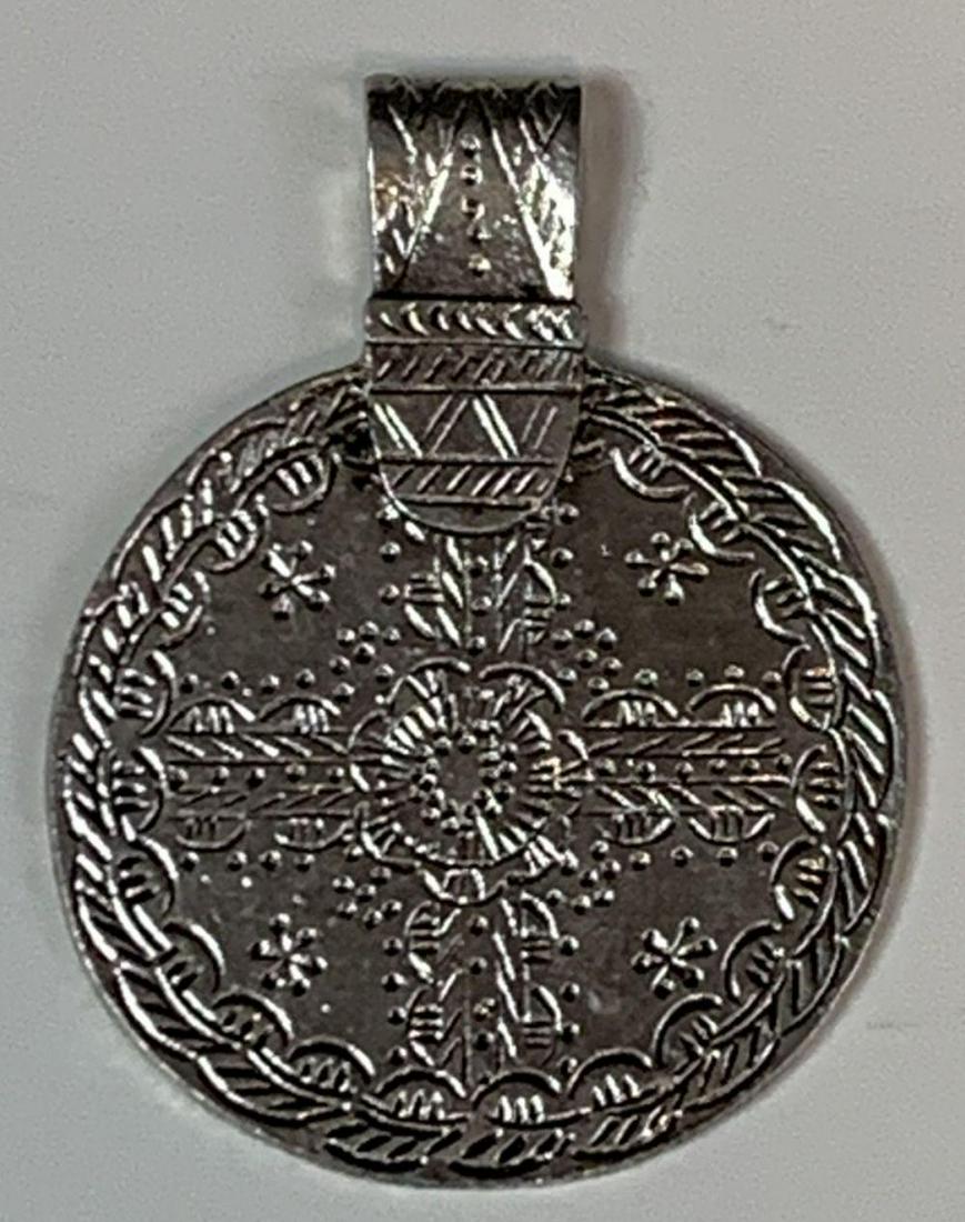 The Hobbit Trilogy - Silver Brooch Treasure Piece (1 of 2)