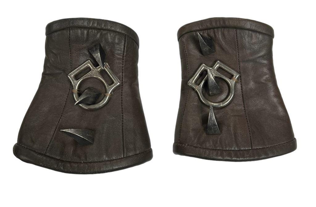 Star Trek: Enterprise (2001-2005) - Orion Guard Gauntlets: Star Trek: Enterprise (2001-2005) - Orion Guard Gauntlets.Made of leather with metal spikes, metal buckle and Velcro.Original Orion guard gauntlets worn on the science fiction television series 'Star 
