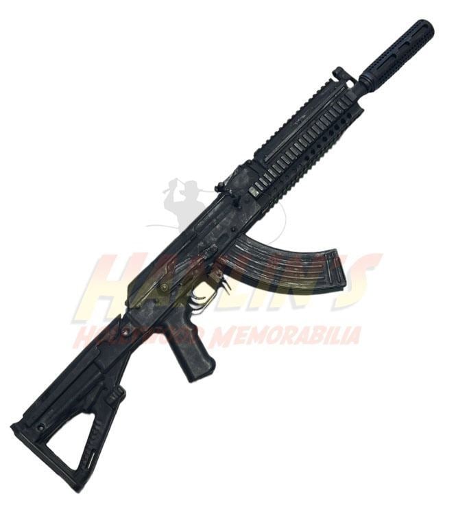 Six (2017-2018) - Assult Rifle #3: Six (2017-2018) - Assult Rifle #3.Made of rubber. From season one.Original assult rifle used on the from the William Broyles created military drama television series 'Six' (2017-2018), which chronicle