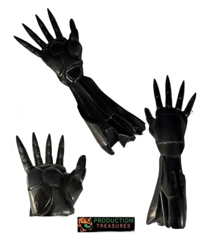 Avengers: Age of Ultron (2015) - A Sub-Ultron (Ultron Sentry) Arm: Avengers: Age of Ultron (2015) - A Sub-Ultron (Ultron Sentry) Arm.A Sub-Ultron (Ultron Sentry) arm used in the superhero film 'Avengers: Age of Ultron' (2015), where Tony Stark and Bruce Banner try to