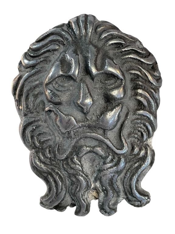 Game of Thrones (2011-2019) - Lannister Armor Chest Casting: Game of Thrones (2011-2019) - Lannister Armor Chest Casting. Made from lightweight metal.Original production made Lannister armor chest casting used in the production on the fantasy drama television s