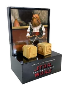 Star Wars: The Last Jedi (2017) - Canto Bight Casino Set of Dice With Custom Display