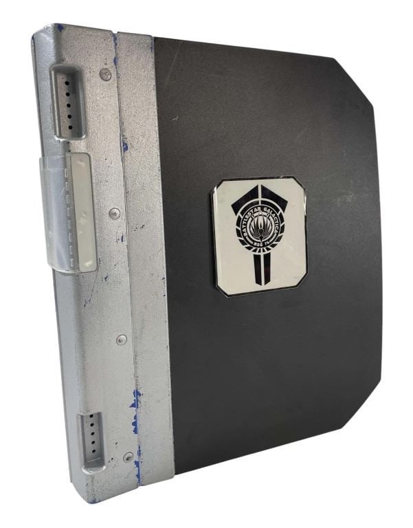 Battlestar Galactica (2004 - 2009) - Galactica Crew Binder (1 of 3)