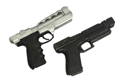 The Adventures of Pluto Nash (2002) - Pair of Sci-Fi Pistols