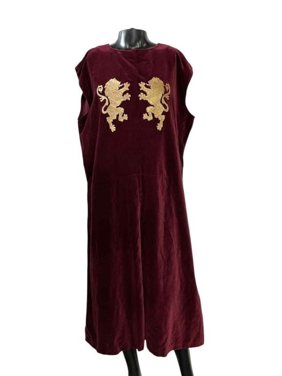 Game of Thrones (2011-2019) - Lannister Robe: Game of Thrones (2011-2019) - Lannister Robe.Original Lannster robe worn in the production on the fantasy drama television series 'Game of Thrones' (2011-2019), where nine noble families fight for con