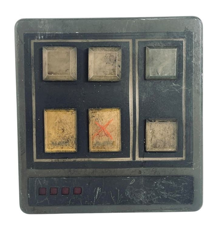 Battlestar Galactica (2004 - 2009) - Galactica Light-Up Display Panel (1 of 2)