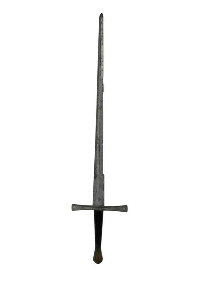 Bram Stoker's Dracula (1992) - Gary Oldman (Count Dracula) Sword: Bram Stoker's Dracula (1992) - Gary Oldman (Count Dracula) Sword.Dracula carries this sword into battle.Measuring 39".Made of rubber with a hard fiberglass stripe running through the middle for stabil
