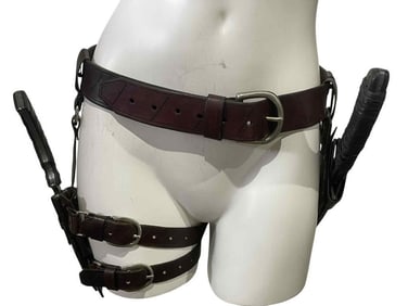 Legends of Tomorrow (2016-2022) - Cassandra Savage (Casper Crump) Knifes and Belt Rig