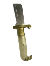 Legends of Tomorrow (2016-2022) - Vandal Savage (Casper Crump) Throwing FX Bird Dagger