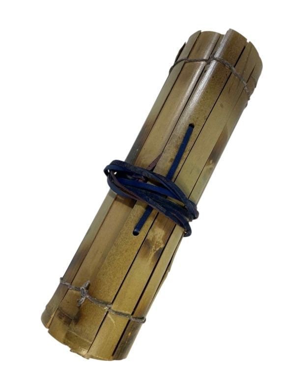 Power Rangers Operation Overdrive (2007) - Scroll Of Neptune (Shut Version): Power Rangers Operation Overdrive (2007) - Scroll Of Neptune (Shut Version).Made of bamboo with a plastic tie.Measuring 2" x 8".Original "Scroll Of Neptune (Shut Version)" used by the rangers in the p