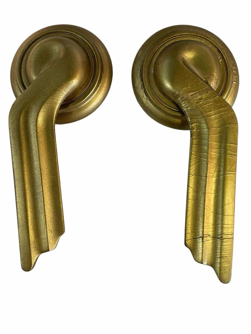 The Flash (2014-) - The Flash (John Wesley Shipp) Helmet Wings: The Flash (2014-) - The Flash (John Wesley Shipp) Helmet Wings (Unused Backup).These are production made unused backups.Made of rubber.Original helmet wings made to be worn by "The Flash", played by J