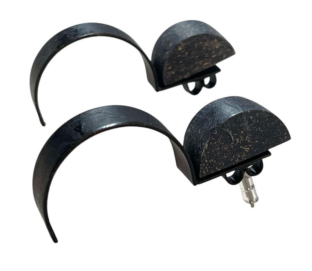 The Flash (2014-2023) - Iris (Candice Patton) Earrings (Season 8): The Flash (2014-2023) - Iris (Candice Patton) Earrings (Season 8).Original earrings worn by "Iris", played by Candice Patton on the superhero television series 'The Flash' (2014-2023), which follows B