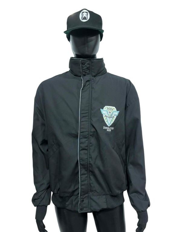 Demolition Man (1993) - Original Crew Jacket & Cap (Owned by Producer Joel Silver): Demolition Man (1993) - Original Crew Jacket & Cap (Owned by Producer Joel Silver).This jacket and cap belonged to acclaimed producer Joel Silver.Size XL. New.Original crew jacket and cap from the pro