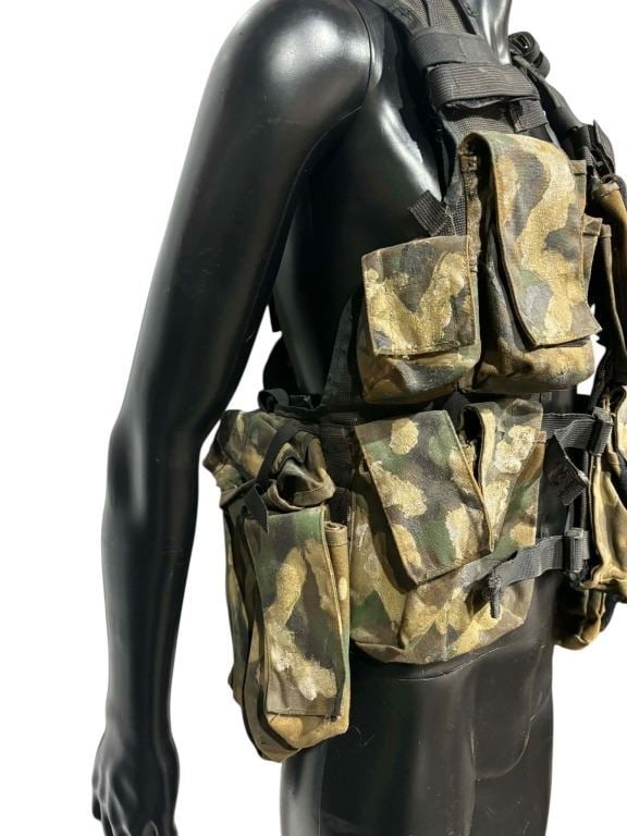 Doctor Who (TV Series 2005[x=#8211/]) - Guards Tactical Camo Vest - 3