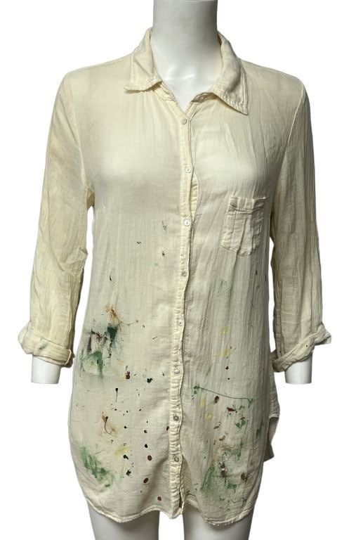 Dream House (2011) - Rachel Weisz (Libby) Screen Matched Blouse: Dream House (2011) - Rachel Weisz (Libby) Screen Matched Blouse.Paint splatter can be screen matched.Original blouse worn by "Libby", played by Rachel Weisz in the production of the Jim Sheridan direc