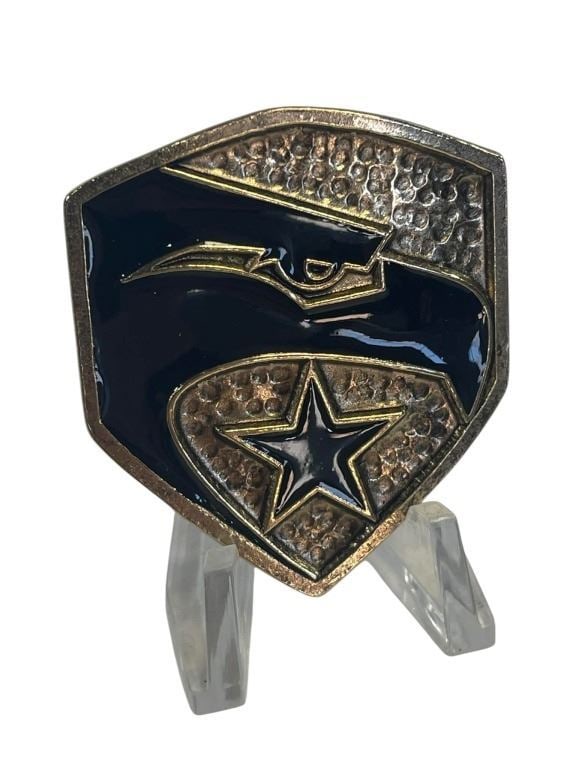 G.I. Joe: The Rise of Cobra (2009) - Dennis Quaid (General Hawk) Screen Worn Beret Pin: G.I. Joe: The Rise of Cobra (2009) - Dennis Quaid (General Hawk) Screen Worn Beret Pin.Original screen worn beret pin worn by "General Hawk", played by Dennis Quaid in the Stephen Sommers directed