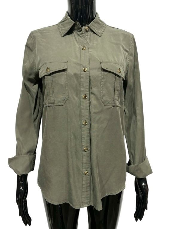 Greenland (2020) - Morena Baccarin (Allison Garrity) Hero Green Shirt (1 of 3)