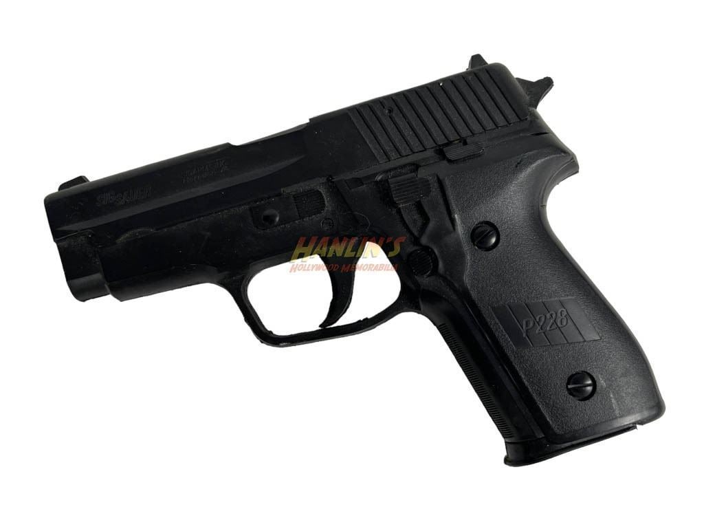 Halo (2022) - Colonial Marine Pistol: Halo (2022) - Colonial Marine Pistol.Made of light rubber.Original Sig Sauer P228 used by a Colonial marine in the production of the Kyle Killen and Steven Kane created military science fiction