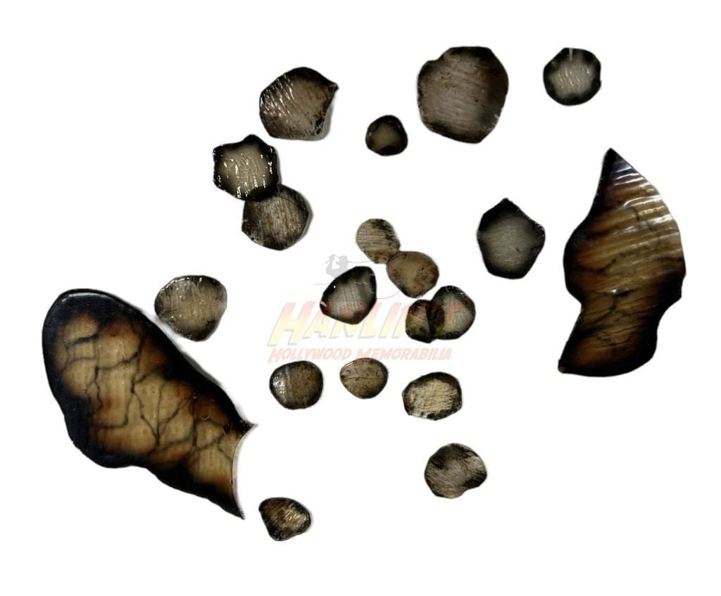 Heroes (2006-2010) - Mohinder Suresh (Sendhil Ramamurthy) FX Scales Appliances: Heroes (2006-2010) - Mohinder Suresh (Sendhil Ramamurthy) FX Scales Appliances.Original screen used FX scales appliances made for "Mohinder Suresh", played by Sendhil Ramamurthy in the production of